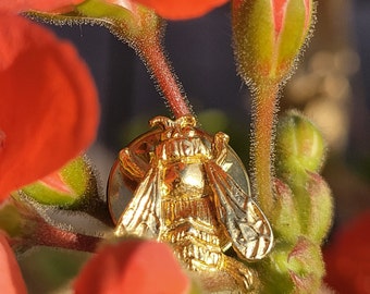 Vintage Bee Pin Small Broach