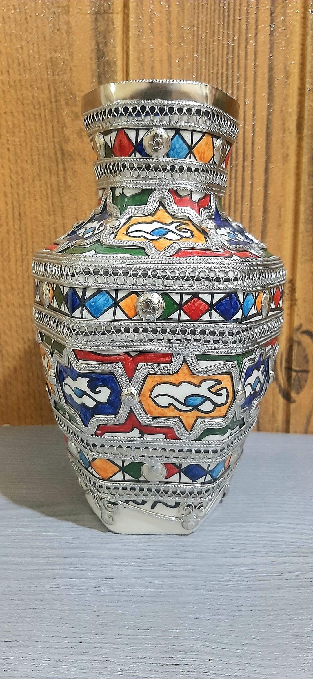 手作りのモロッコ・フェズ陶器花瓶：手描きのニッケルシルバー象嵌