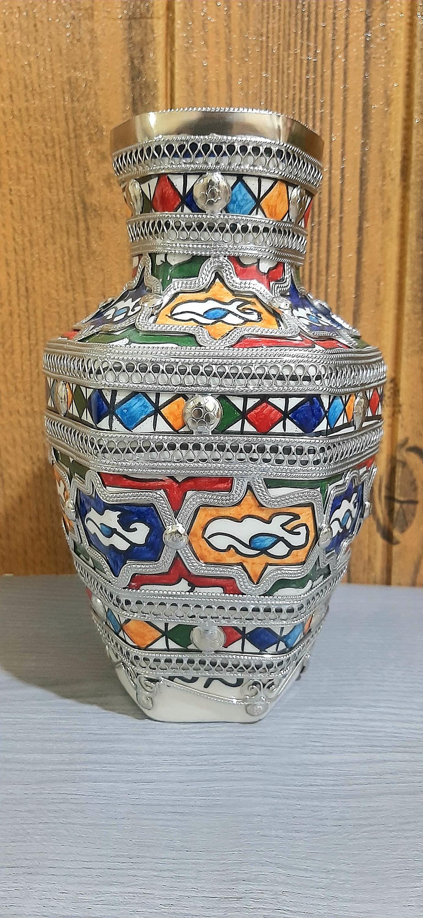 手作りのモロッコ・フェズ陶器花瓶：手描きのニッケルシルバー象嵌