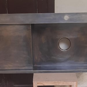 Handgefertigte Marokkanische Küchenspüle aus Messing: Antike Patina