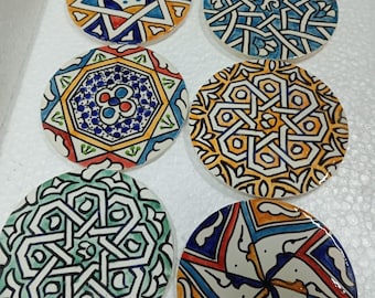 Conjunto de 6 bases para copos de mosaico marroquino pintadas à mão, 10 cm, cores naturais orgânicas, design inspirado no estilo mourisco, base para copos de mosaico, decoração vibrante para casa