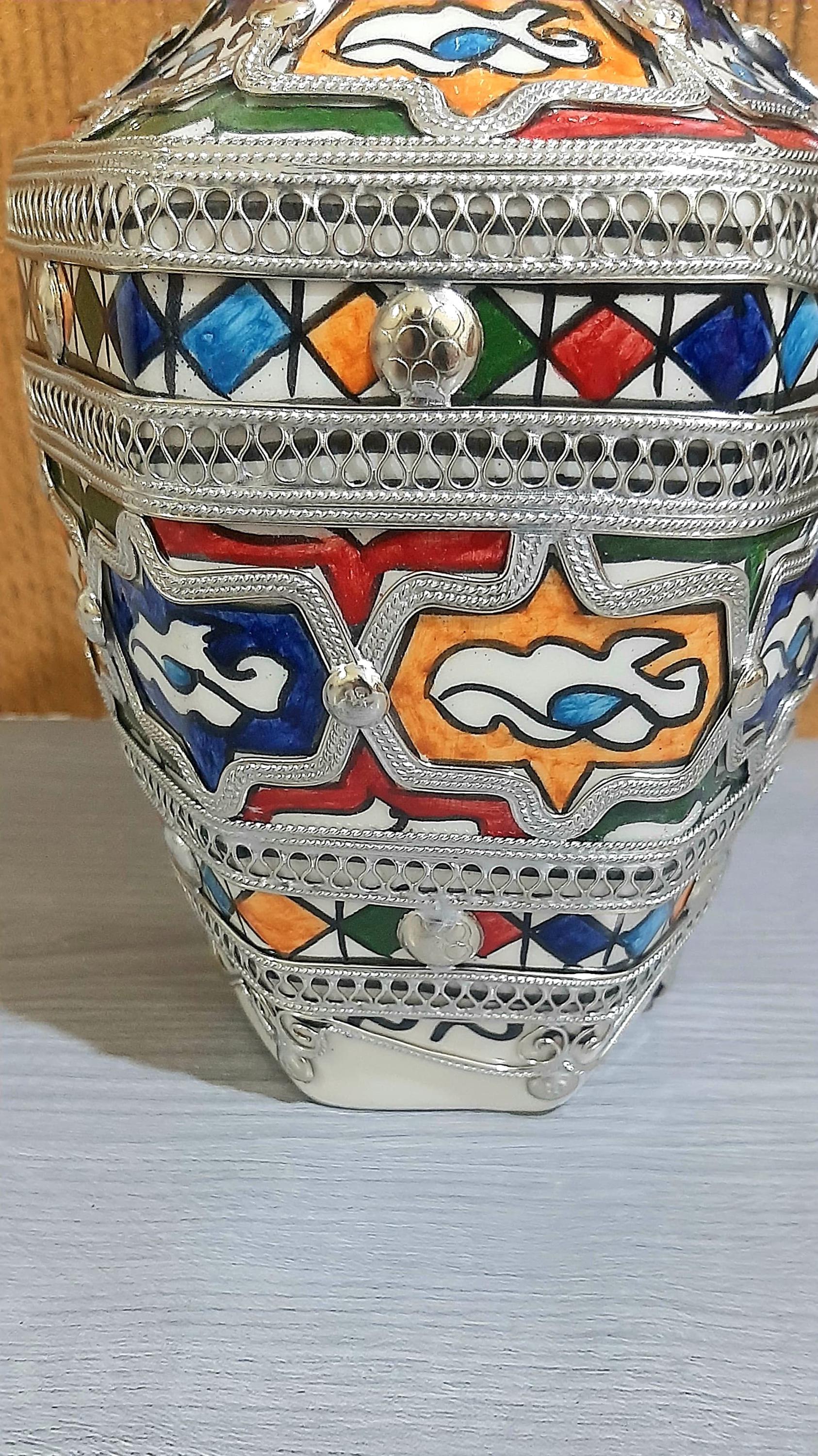 手作りのモロッコ・フェズ陶器花瓶：手描きのニッケルシルバー象嵌