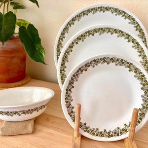 Vintage Corelle Crazy Daisy Spring Blossom green floral plates & bowls