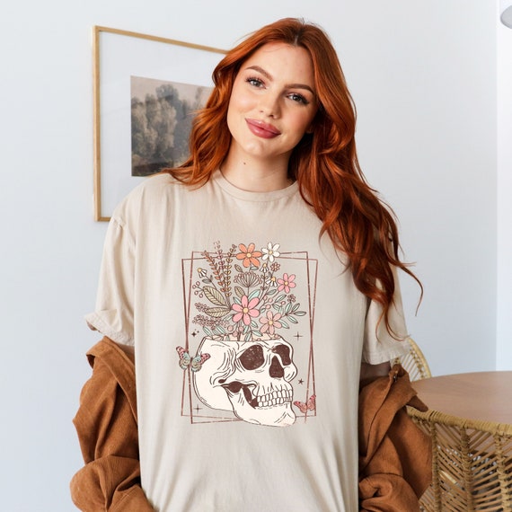 Floral Skull Shirt for Women Flowers Sweatshirt Cute Skeleton Shirt Funny Butterfly Crewneck Trendy Boho Shirt Retro Women Tee
