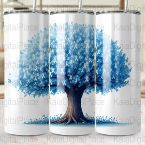 Könnte beinhalten: Weißer Becher mit einer Aquarellillustration eines Baumes mit blauen Blättern und weißen Bändern. Der Baumstamm ist braun und die Basis hat blaue Blumen. Das Design wiederholt sich auf drei Bechern.