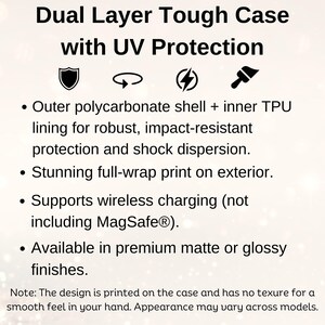 K&ouml;nnte beinhalten: Dual Layer Tough Case mit UV-Schutz. Eine Schwarzwei&szlig;illustration eines Schildes, eines Kreises mit einem Pfeil, eines Blitzes und eines Pinsels. Der Text beschreibt eine Handyh&uuml;lle mit einer &auml;u&szlig;eren Polycarbonatschale und einer inneren TPU-Futter f&uuml;r sto&szlig;festen Schutz und Sto&szlig;d&auml;mpfung. Die H&uuml;lle verf&uuml;gt &uuml;ber einen vollfl&auml;chigen Druck auf der Au&szlig;enseite und unterst&uuml;tzt kabelloses Laden (ohne MagSafe). Die H&uuml;lle ist in hochwertigen matten oder gl&auml;nzenden Ausf&uuml;hrungen erh&auml;ltlich.