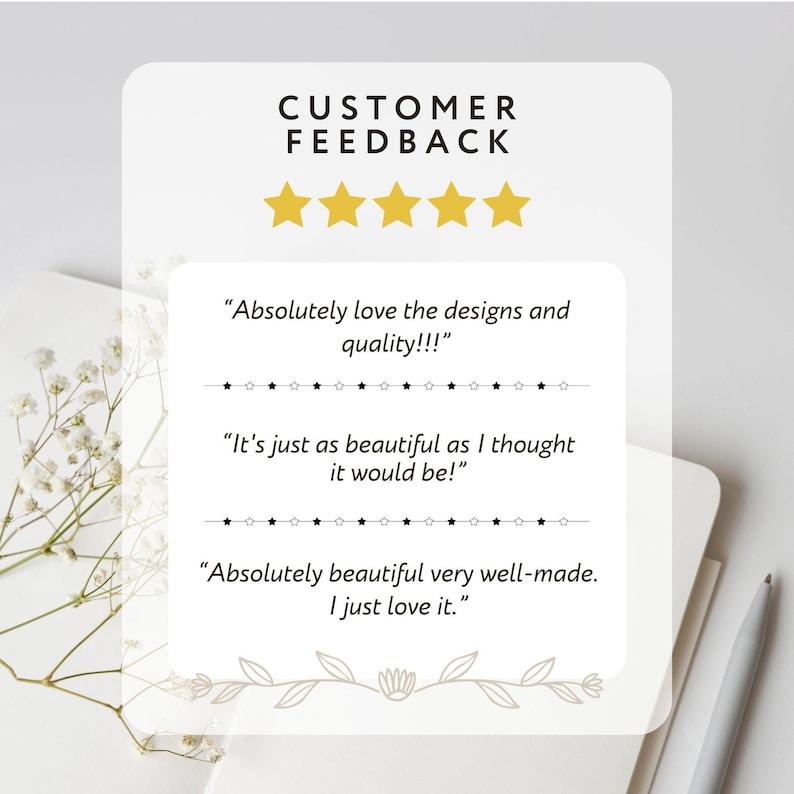 Puede incluir: Una tarjeta blanca con comentarios de clientes, estrellas doradas y texto. El texto incluye frases como "&iexcl;Me encantan los dise&ntilde;os y la calidad!" y "Absolutamente hermoso, muy bien hecho. Simplemente me encanta."