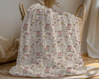 Couverture d'oie personnalisée, jeté d'oie dans des bottes, nom personnalisé en polaire d'animaux de la ferme Cottagecore, cadeau de baby shower de canard mignon