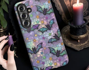 Funda para teléfono con diseño de murciélago de noche estrellada, vitral de imitación de Halloween, estilo gótico pastel, funda gótica suave y espeluznante para Galaxy Pixel y iPhone, estilo kawaii espeluznante.