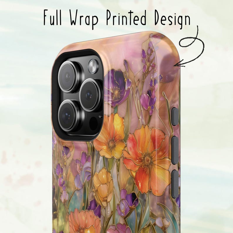 Op de afbeelding: Telefoonhoesje met een volledig bedrukt ontwerp met een bloemenpatroon. Het ontwerp bevat oranje, paarse en gele bloemen met groene bladeren tegen een roze en gouden achtergrond. De tekst "Full Wrap Printed Design" is zichtbaar.