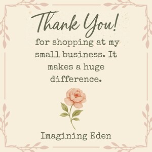 Puede incluir: Una tarjeta beige con las palabras "Thank You!" en escritura cursiva, seguida de un mensaje de agradecimiento por apoyar a una peque&ntilde;a empresa. Tambi&eacute;n se presenta una rosa de acuarela y el nombre "Imagining Eden".