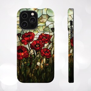 Pu&ograve; includere: Una custodia per telefono con un design a vetri colorati con papaveri rossi su uno sfondo verde.
