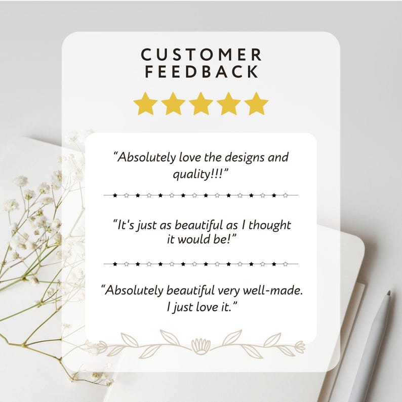 Puede incluir: Una tarjeta blanca con comentarios de clientes, estrellas doradas y texto. El texto incluye frases como "&iexcl;Me encantan los dise&ntilde;os y la calidad!" y "Absolutamente hermoso, muy bien hecho. Me encanta."