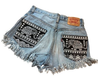 Elefanten-Thai-Jeans mit Taschendekoration, Hippie-Jeans-Shorts mit Nietenmuster, blaue Denim-Jeans-Shorts, Taillenumfang 29, Vintage-Hippie
