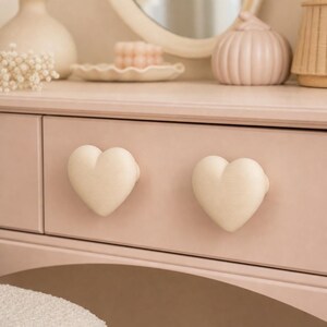 Set di 2 pomelli per cassetti a forma di cuore, graziosi pomelli pastello, decorazioni Kawaii CurioHue
