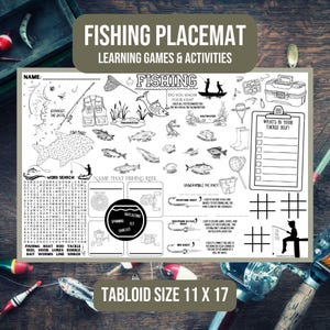 Puede incluir: Un mantel individual imprimible en blanco y negro con temática de pesca con actividades para niños. El mantel individual incluye una búsqueda de palabras, conectar los puntos, un laberinto de peces, nombrar el carrete de pesca, desentrañar el nudo, qué hay en tu caja de aparejos y un juego de tres en raya. El mantel individual mide 28 cm por 43 cm.