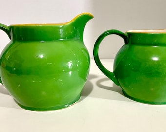 2 vintage Tsjechische aardewerk groene kannen handgeschilderd Tsjecho-Slowakije
