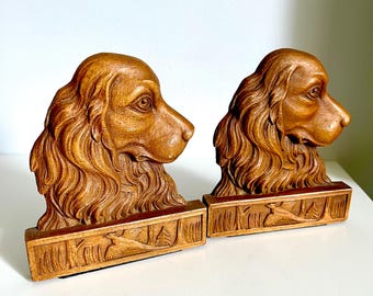 Par de suportes para livros vintage Syroco Woodite com cães Setter Irlandês e faisões em estilo de caça (par).