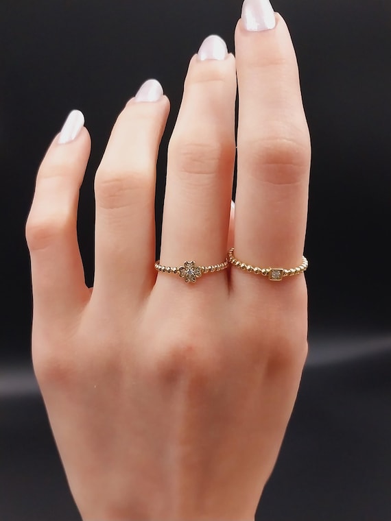 Set di 2: anello a forma di fiore e anello quadrato anelli