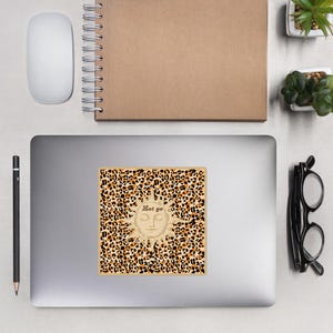 Adesivo Let Go Sun, Adesivo Yoga Ispirazionale, Adesivo Citazione Spirituale Positiva, Adesivo Estetico Celeste Boho, Adesivo Stampa Leopardo Motivazionale