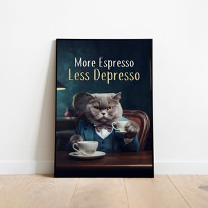 Könnte beinhalten: Eine graue Katze in einem blauen Anzug mit Fliege sitzt an einem Tisch und hält eine Tasse Kaffee. Der Text "More Espresso Less Depresso" steht über der Katze.