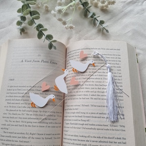 Marcador de acrílico Goose and Hearts Bookmark Marcadores Bookclub Marcador de ganso bobo Goose and Hearts Cute Cottagecore Animal Bookmark