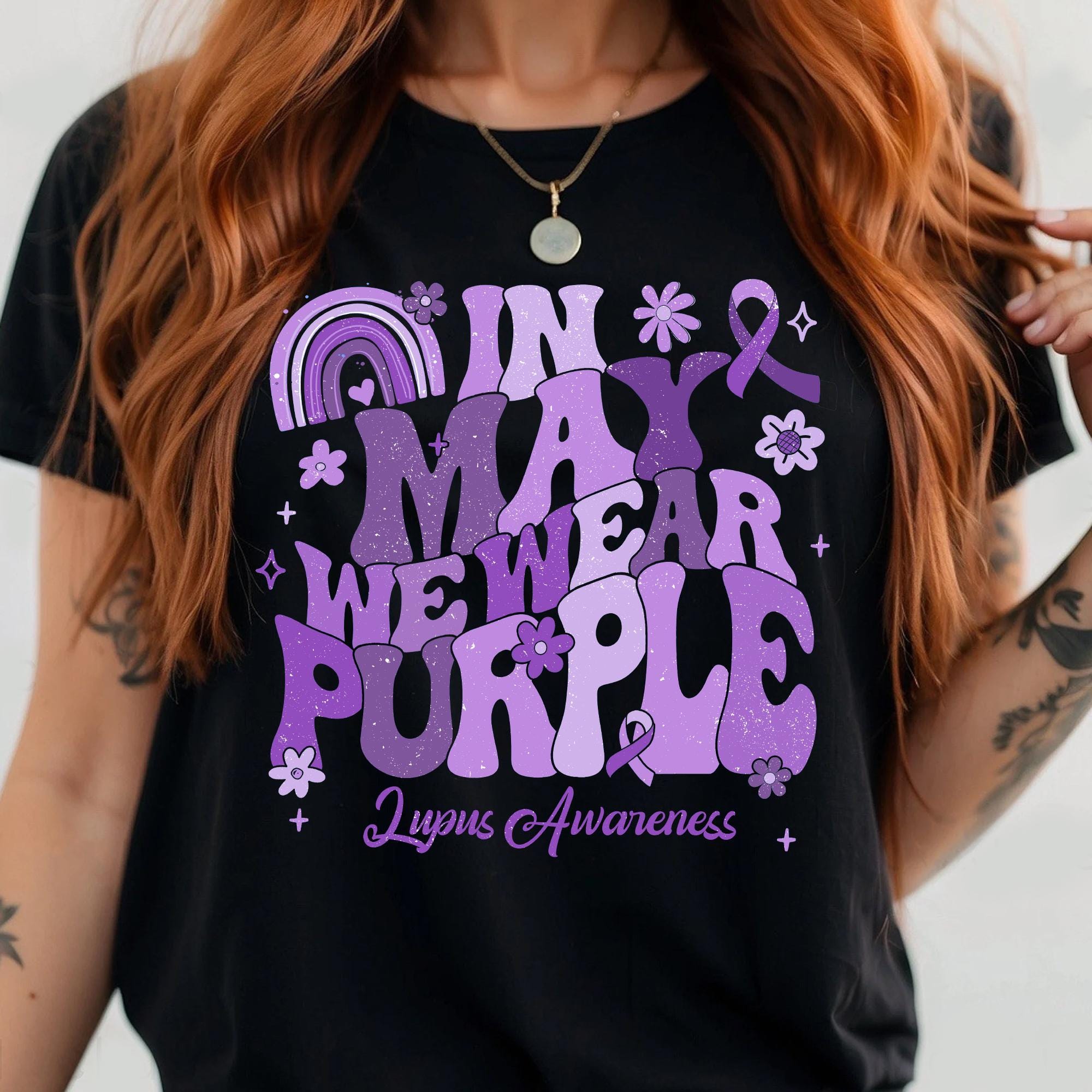 Im Mai tragen wir lila Lupus Bewusstsein T-Shirt, lila Band Lupus Krieger, Lupus Shirt, Lupus Geschenk Support Squad Shirt