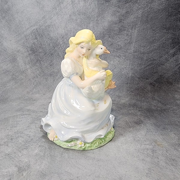 Coalport The Goose Girl Porcelain Figurine, No 1215 / 9400  (M)