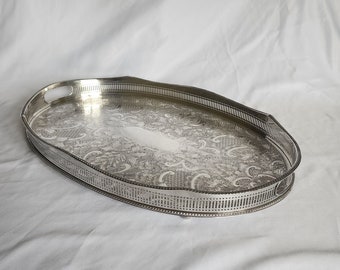 Vintage Silver Plate on Copper Oval Gallery Butler’s Tray, Made in Sheffield, in Very good condition.
