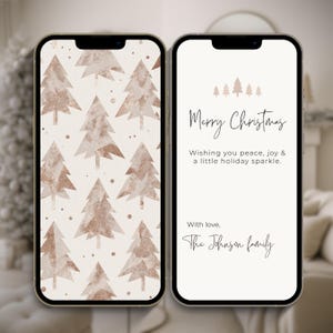 Peut inclure: Deux smartphones affichant des designs sur le thème de Noël. L'un présente un motif d'arbres de Noël dorés sur fond crème. L'autre affiche le texte "Merry Christmas" avec un message de vacances et un nom de famille.