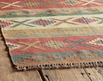 Handwoven Wool Jute Kilim Rug: Bohemian Dhurrie Style