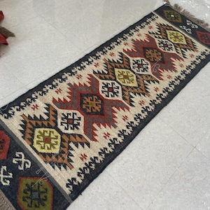 Handwoven Wool Jute Kilim Rug: Bohemian Dhurrie, Custom Size