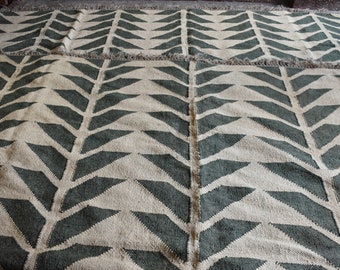Handwoven Wool Jute Kilim Runner Rug: Geometric Indian Design