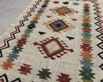 Alfombra Kilim de yute y lana tejida a mano: estilo bohemio multicolor