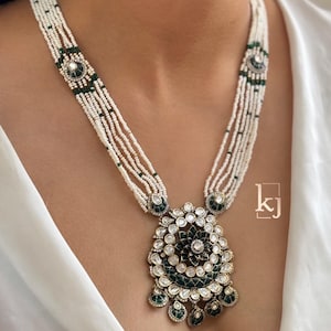 Green long Victorian Necklace Long Kundan Necklace Indian Long Necklace Indian Jewelry South Indian Jewelry Pakistani Jewelry Pearl Necklace