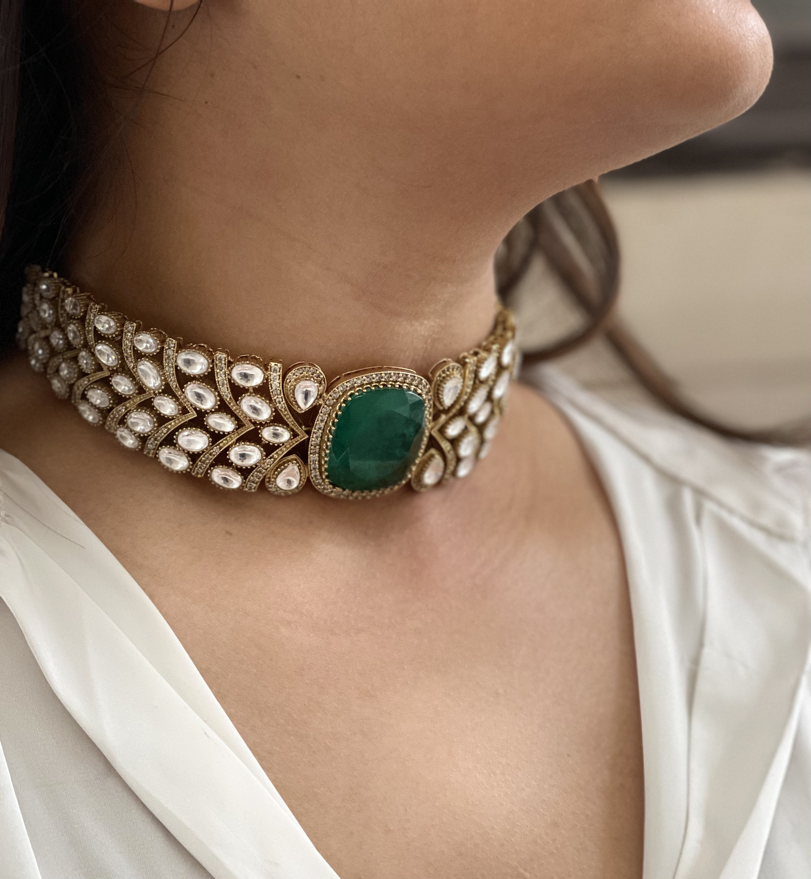 ESOTERIC CHOKER EMERALD AND WHITE