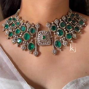 Collana con zirconi cubici verde smeraldo, collana con diamanti americani, gioielli indiani, collana indiana, gioielli pakistani, set di collane, gioielli di Bollywood