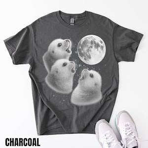 ヴィンテージスタイルのベビーアザラシが月に吠えるユニセックスTシャツ、レトロな面白いアザラシシャツ、奇妙な神秘的なシャツ、アザラシ好きへの面白いギフト、厚手のコットン