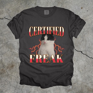 Certified Freak Cat Meme Graphic T-Shirt, Vintage Funny Cat Expression Graphic Tee, Fun Pet Humor Gifts, Cute Kitty Meme Unisex Retro Top