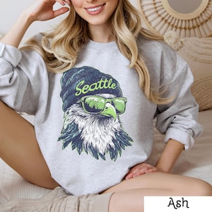 Sudadera de cuello redondo de Seattle Football, ropa vintage para fanáticos de los deportes, regalo moderno para el día del juego, sudadera unisex de Seattle, fanático del fútbol de Seattle