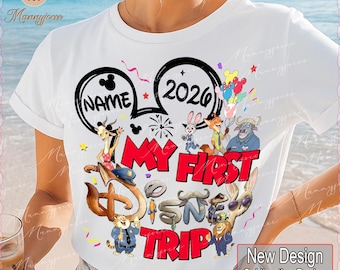 Nombre personalizado: Mi primer viaje de dibujos animados 2026 PNG, Diseño de camiseta para celebrar en familia, Clipart de globos de dibujos animados con fuegos artificiales, Descarga digital