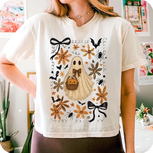 Halloween Fall Ghost Shirt,Retro Flower Ghost Shirt, Girly Halloween Shirt ,Boho Floral Fall Shirt, Spooky Season, Halloween Shirt,Trendy