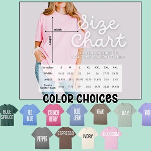 Op de afbeelding: Maattabel voor een T-shirt met metingen in inches. Kleurkeuzes omvatten blauwe spar, flo blauw, crunch bessen, blauwe spijkerbroek, kaki, baai, violet, peper, espresso, ivoor en bloesem.