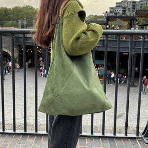 Große echte italienische Wildleder-Einkaufstasche Jeden Tag praktische Schultertasche Handgefertigte Wildleder-Einkaufstasche Große Hobo-Tasche für Laptop Geschenk für Sie