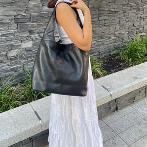 Schwarze Echtes italienisches Leder Hobo Bag Jeden Tag Praktische Leder Einkaufstasche Unisex Große Schultertasche Geschenk Für Sie und Ihn Stilvolle Schultasche