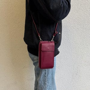 Bolso para teléfono y tarjetero de piel auténtica color burdeos de Vera Bolso de mano de piel compacto Bolso de piel minimalista Cartera de hombro para teléfono Monedero de viaje