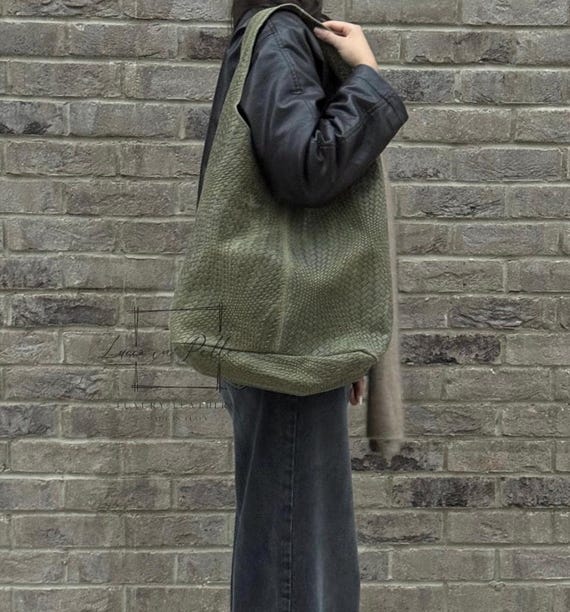 Aurora Olive Green Quilted Suede Hobo Bag, Handmade Shoulder  display picture 3