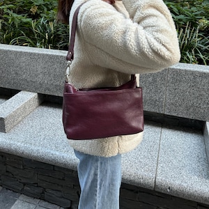Echte italienische Handtasche aus Narbenleder mit abnehmbaren Riemen, handgefertigte Umhängetasche, klassische Schultertasche, elegante Damenhandtasche