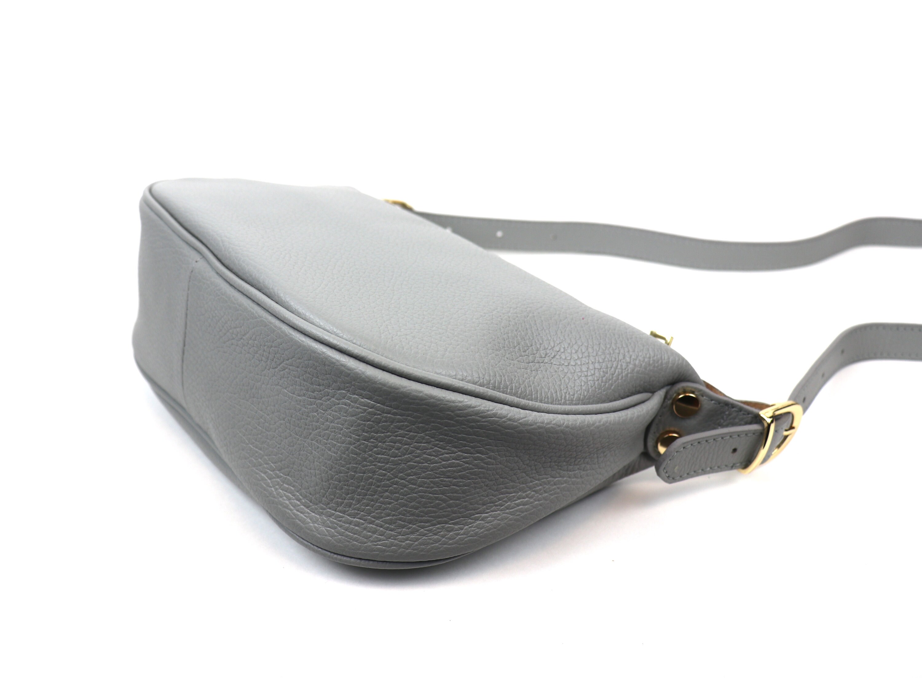 ★TOUT Y EST★ Chrisses Halfmoon Messenger Bag Warm Grey LE2 BAGS – Page 6 – TOUT Y EST