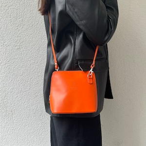 Petit sac à main orange en cuir italien avec bretelles amovibles Sac à bandoulière en cuir véritable Sac à main féminin classique Sac à main élégant pour femme